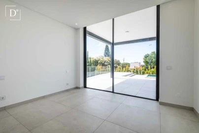 Moradia T4 para Venda em Albufeira e Olhos de Água