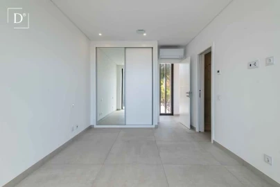 Moradia T4 para Venda em Albufeira e Olhos de Água