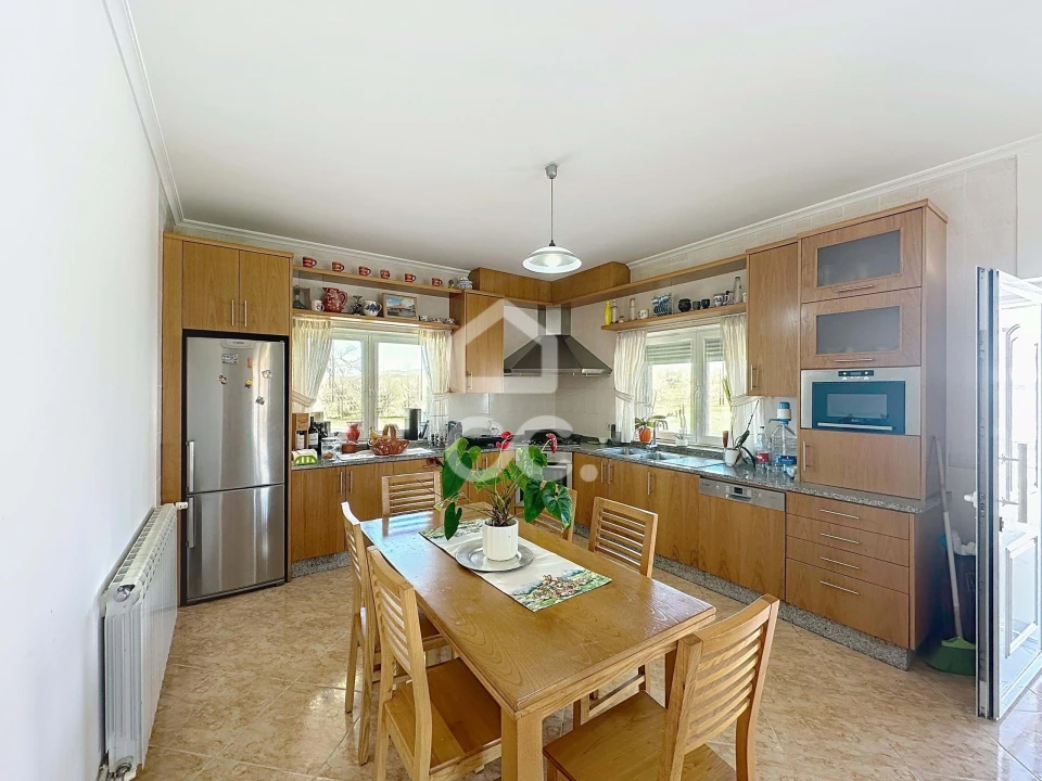 Moradia T4 para Venda em São Miguel de Acha Foto 2