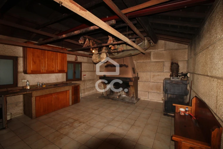 Moradia T4 para Venda em São Miguel de Acha Foto 30