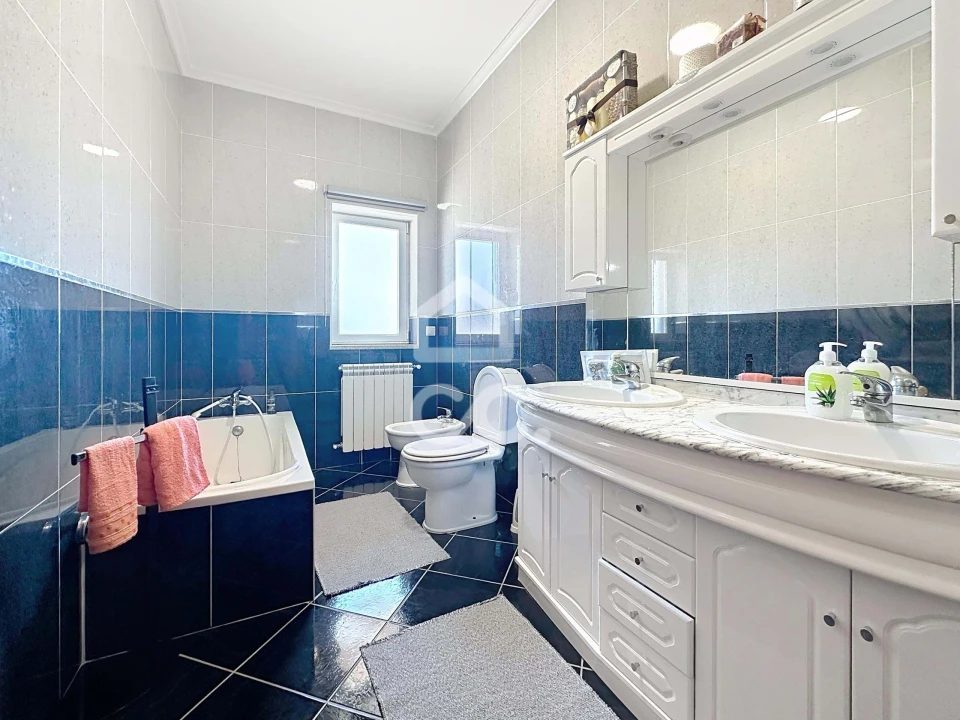 Moradia T4 para Venda em São Miguel de Acha Foto 8