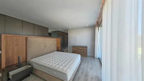 Moradia T5 para Venda em Montenegro