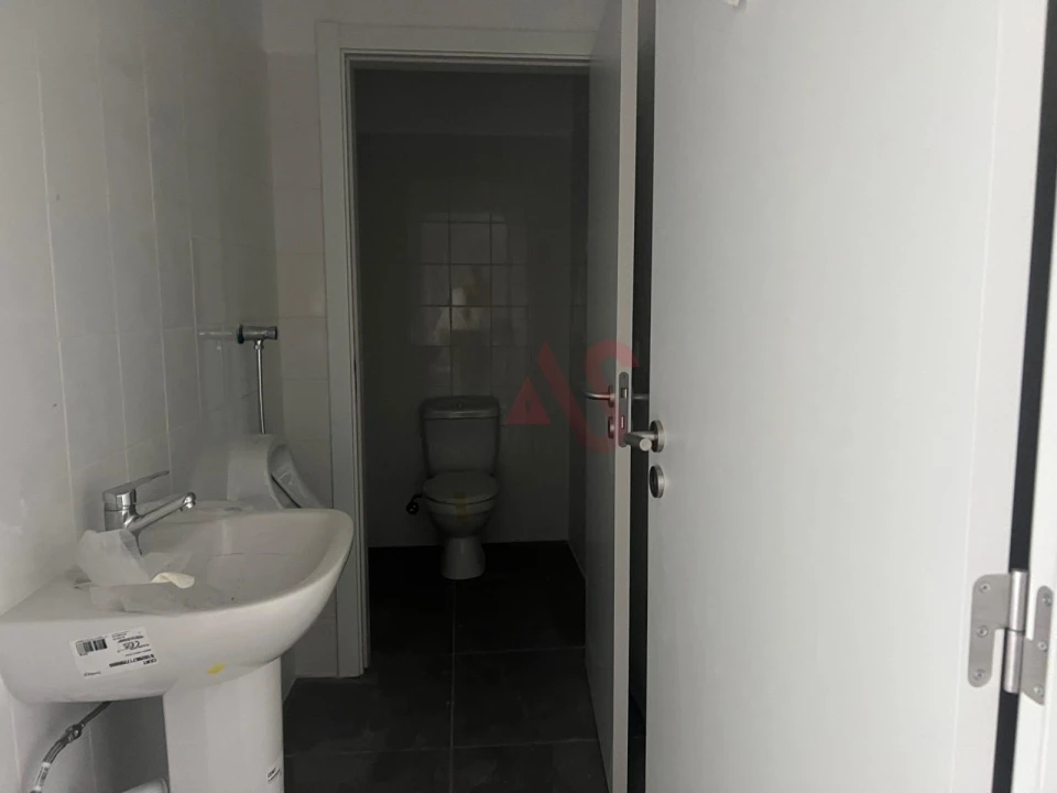 Negócio para Arrendamento em São Tomé de Negrelos Foto 12