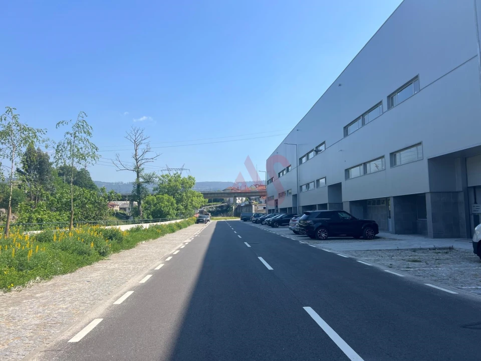 Negócio para Arrendamento em São Tomé de Negrelos Foto 1