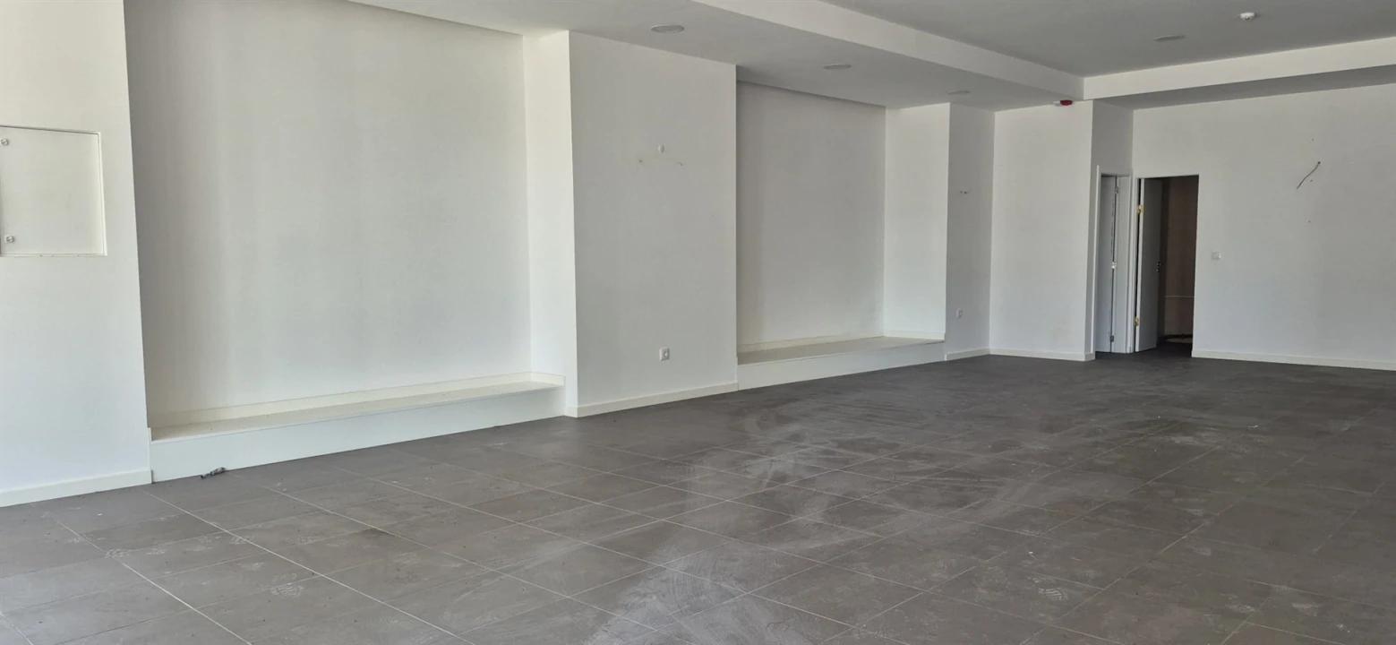 Loja para Arrendamento em Arcozelo Foto 19