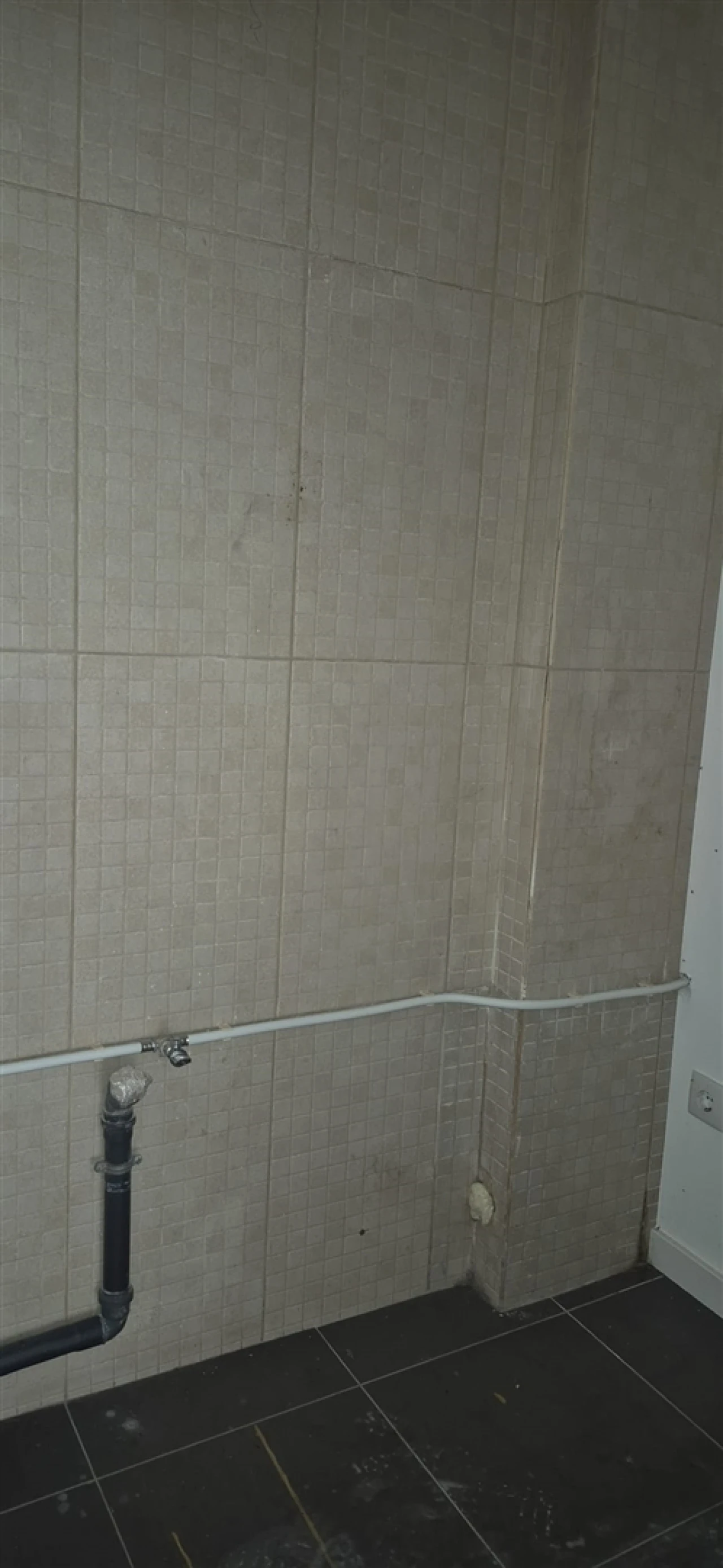 Loja para Arrendamento em Arcozelo Foto 7