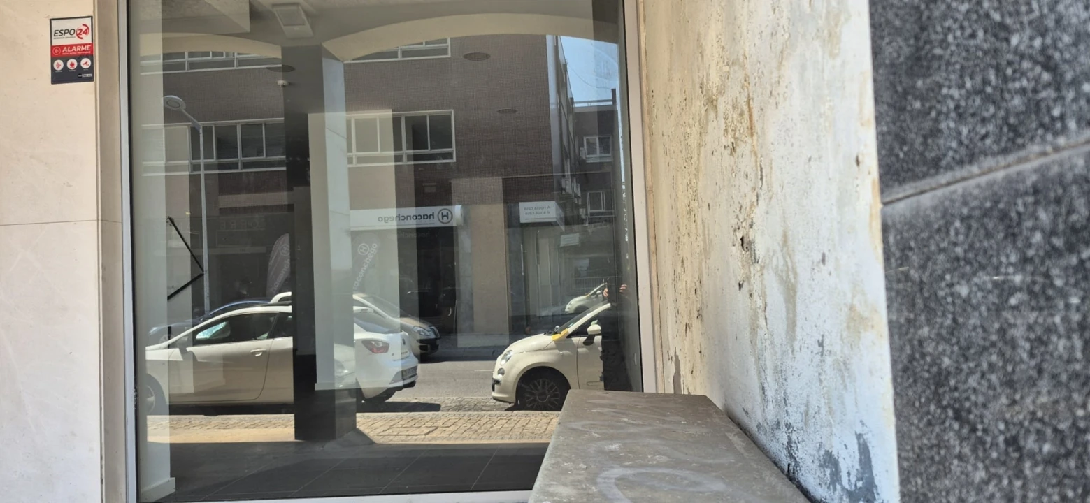 Loja para Arrendamento em Arcozelo Foto 20