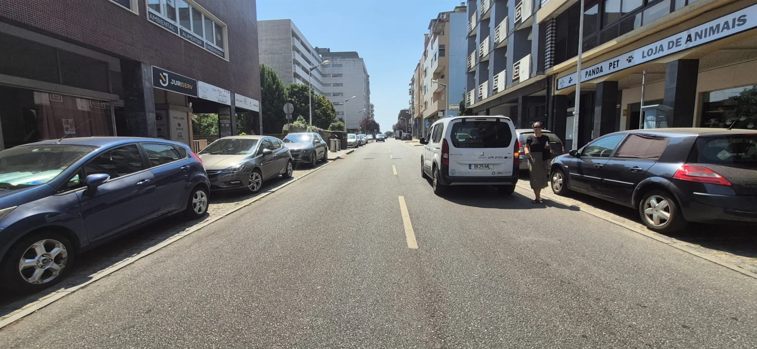 Loja para Arrendamento em Arcozelo Foto 4