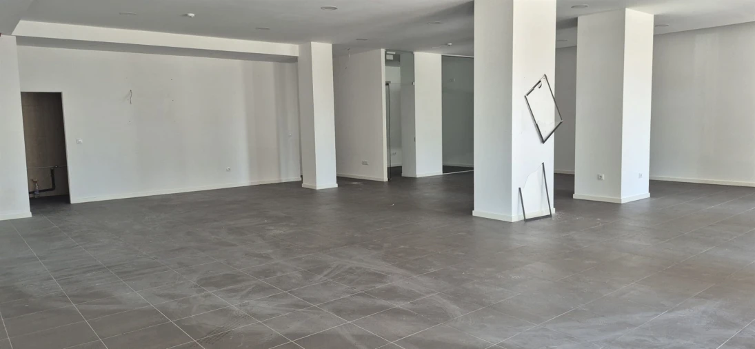 Loja para Arrendamento em Arcozelo Foto 17