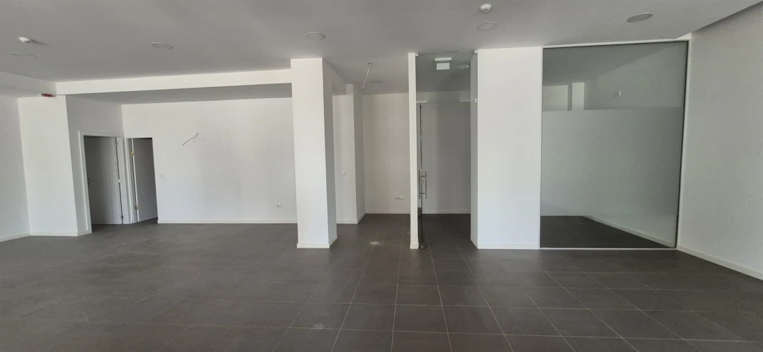 Loja para Arrendamento em Arcozelo Foto 15