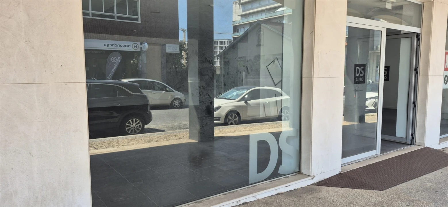 Loja para Arrendamento em Arcozelo Foto 21