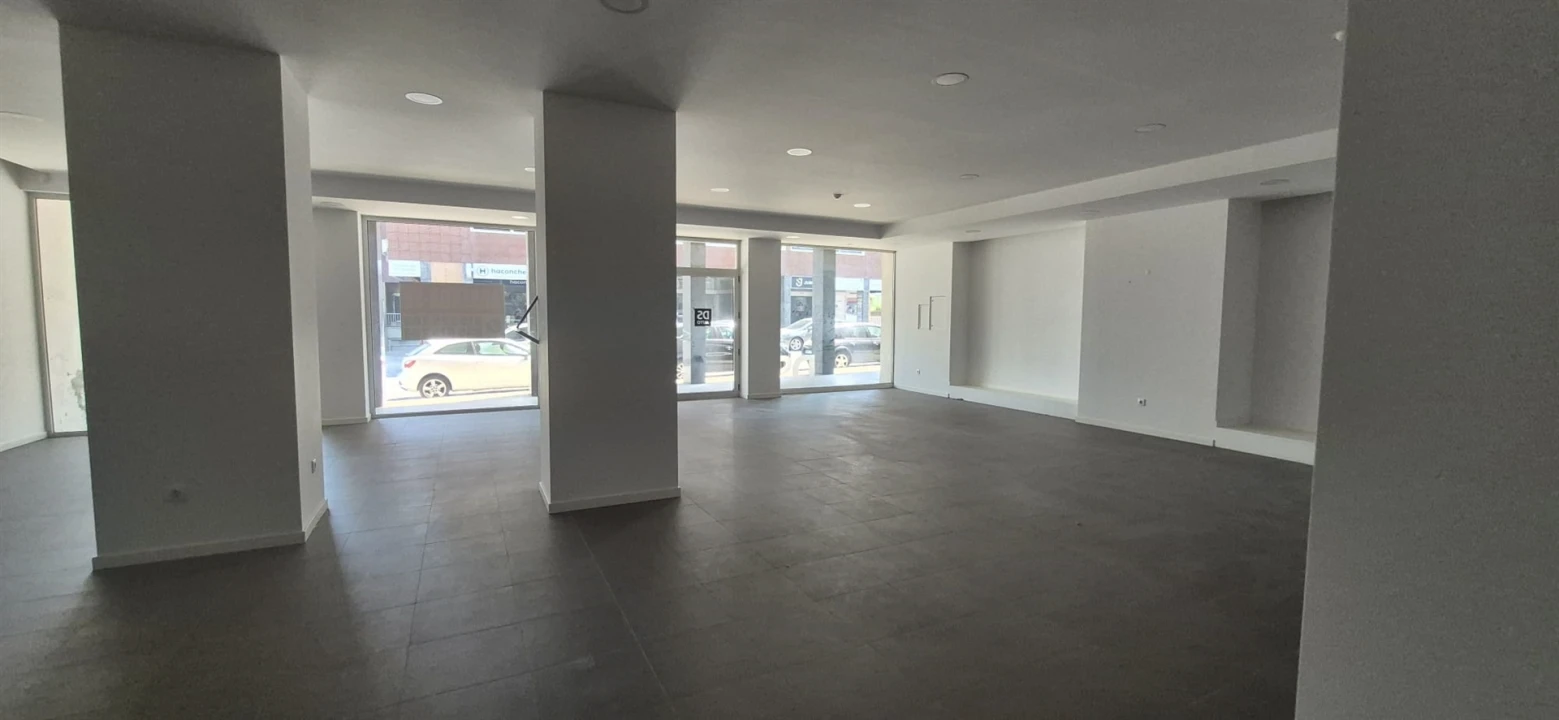 Loja para Arrendamento em Arcozelo Foto 16