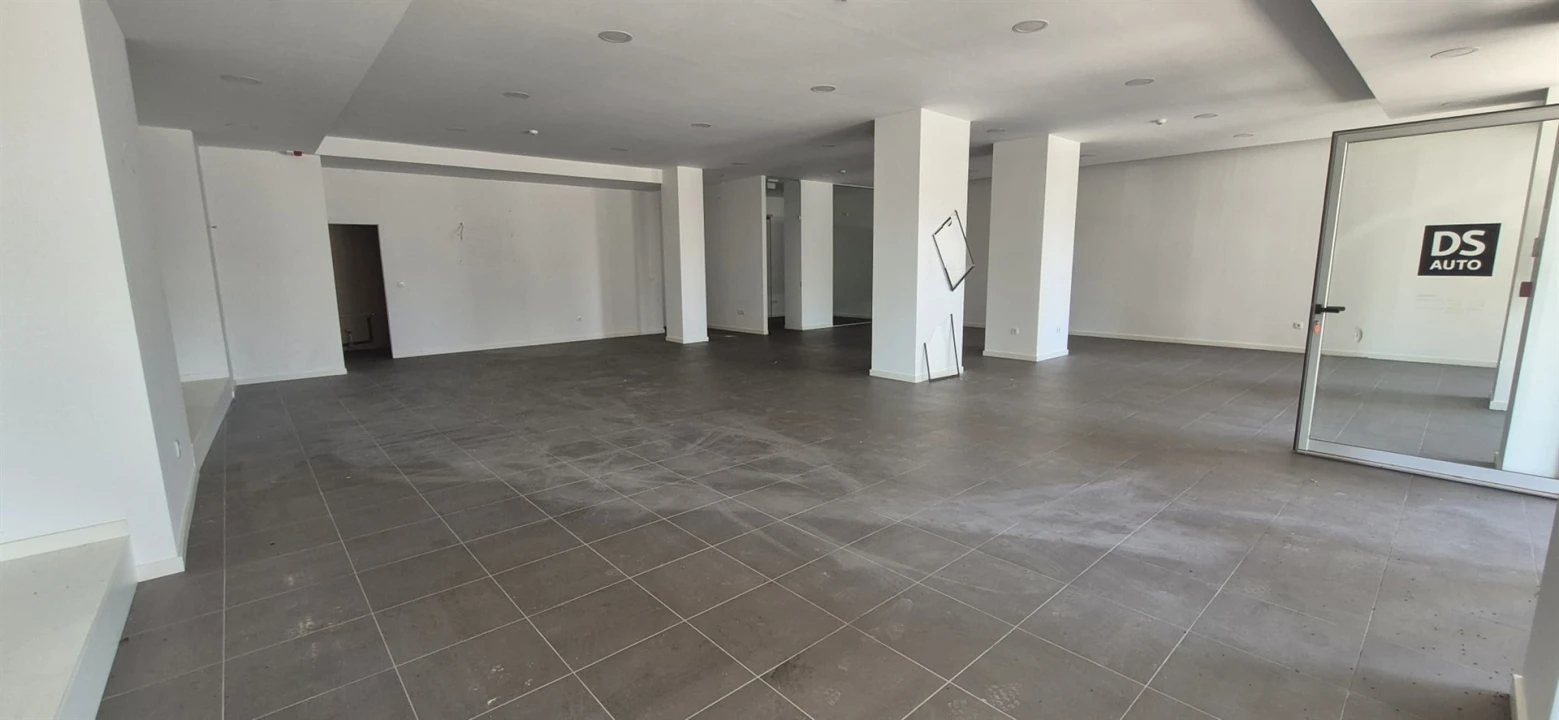 Loja para Arrendamento em Arcozelo Foto 18