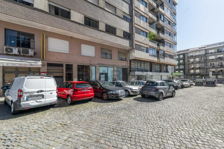 Loja para Venda em Braga (São José de São Lázaro e São João do Souto)