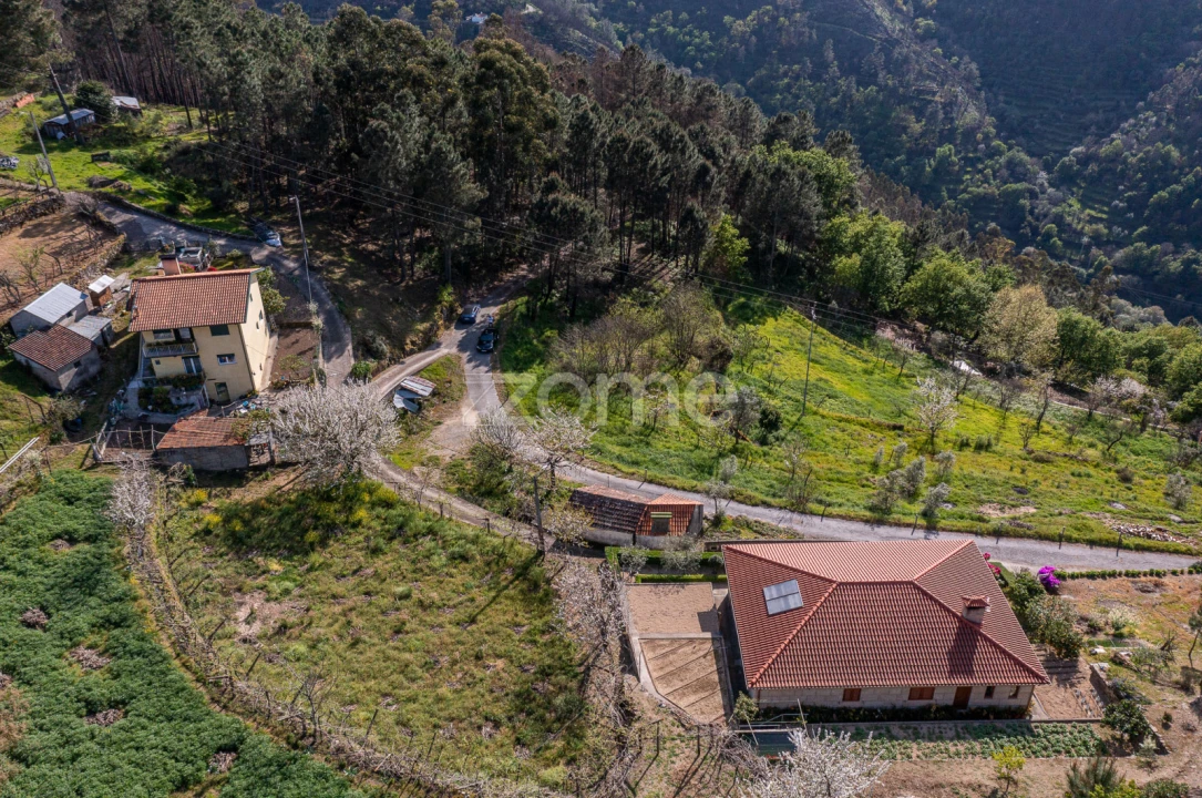 Moradia T1 para Venda em Freigil e Miomães Foto 11