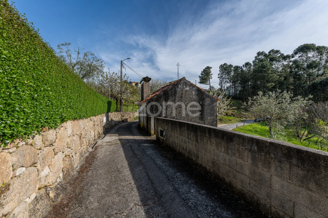 Moradia T1 para Venda em Freigil e Miomães Foto 23