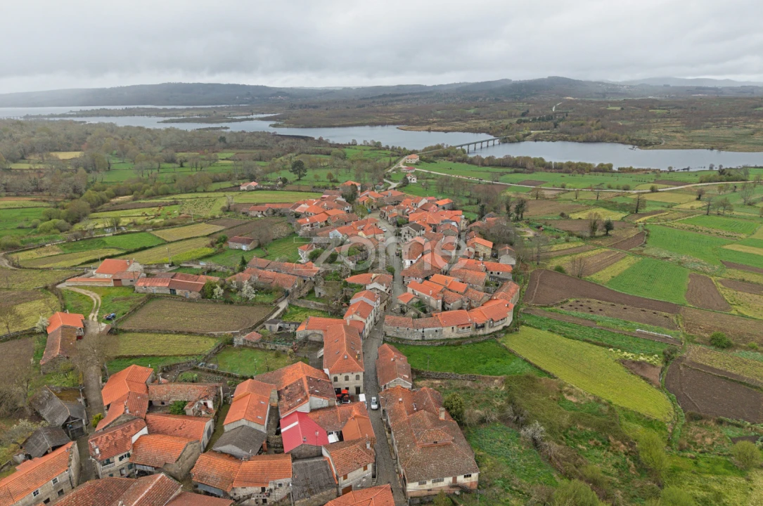 Moradia T2 para Venda em Tourem Foto 29