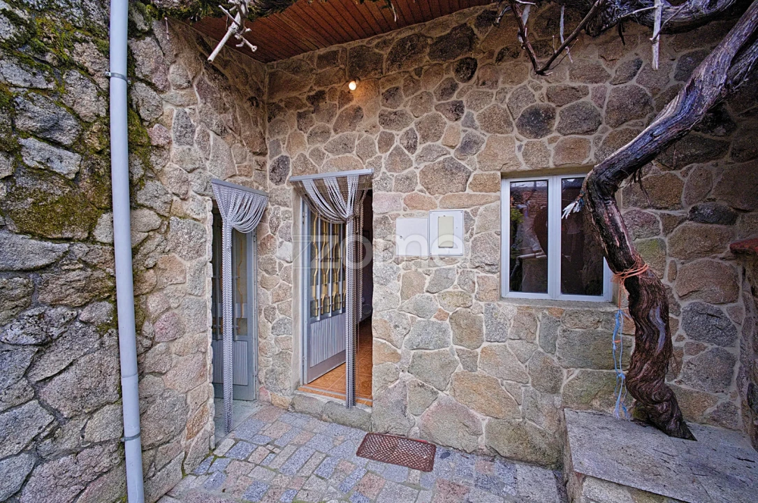 Moradia T2 para Venda em Tourem Foto 4