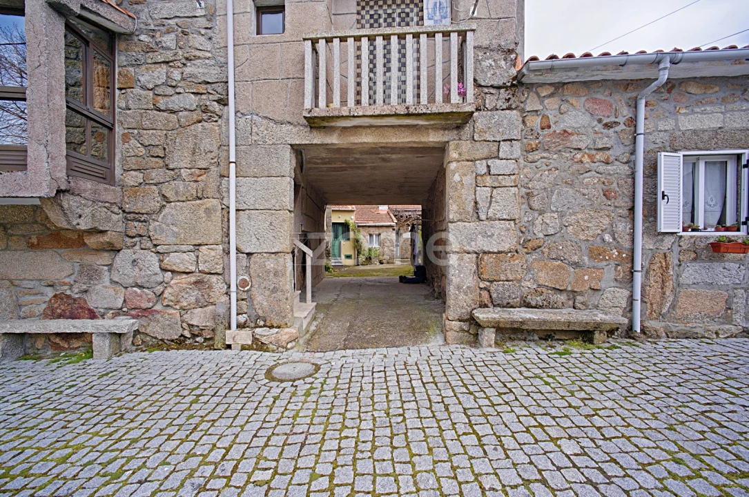 Moradia T2 para Venda em Tourem Foto 2