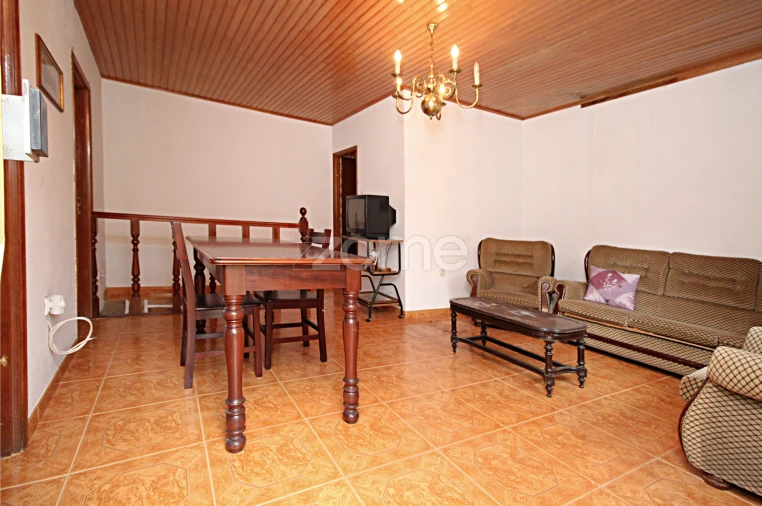 Moradia T2 para Venda em Tourem Foto 10