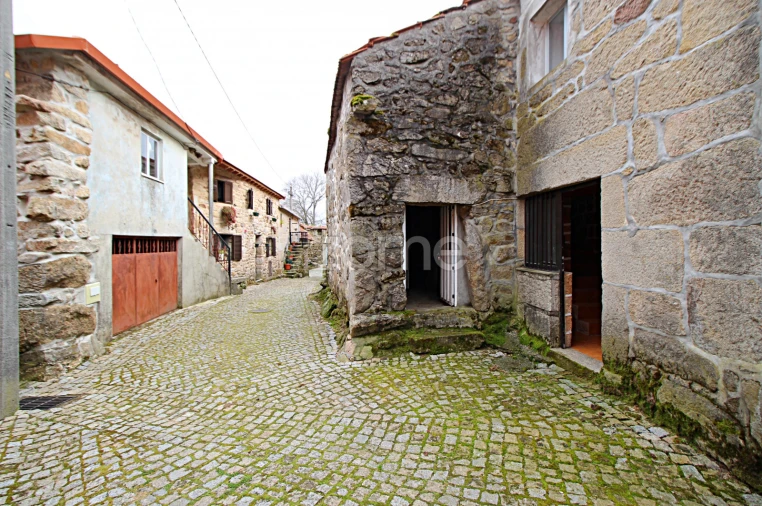 Moradia T2 para Venda em Tourem Foto 26