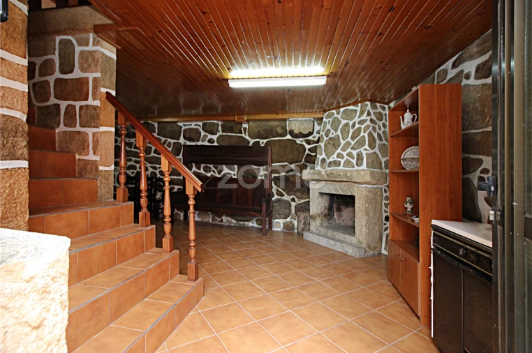 Moradia T2 para Venda em Tourem Foto 25