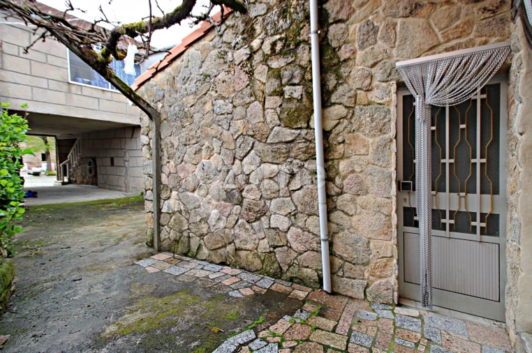 Moradia T2 para Venda em Tourem Foto 5