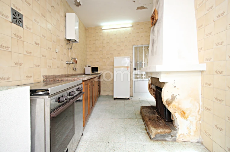 Moradia T2 para Venda em Tourem Foto 9