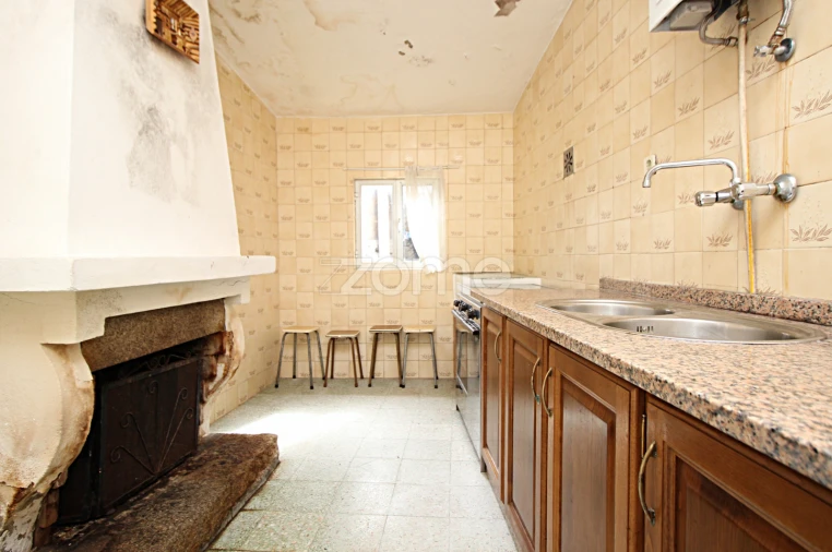 Moradia T2 para Venda em Tourem Foto 8