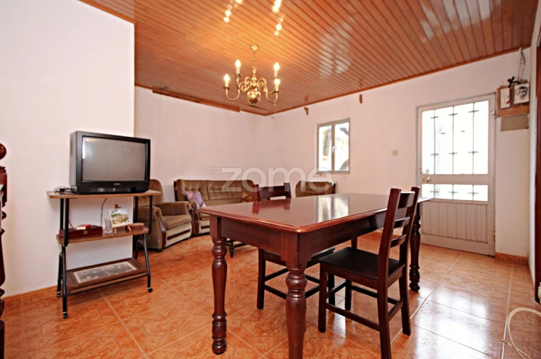 Moradia T2 para Venda em Tourem Foto 11