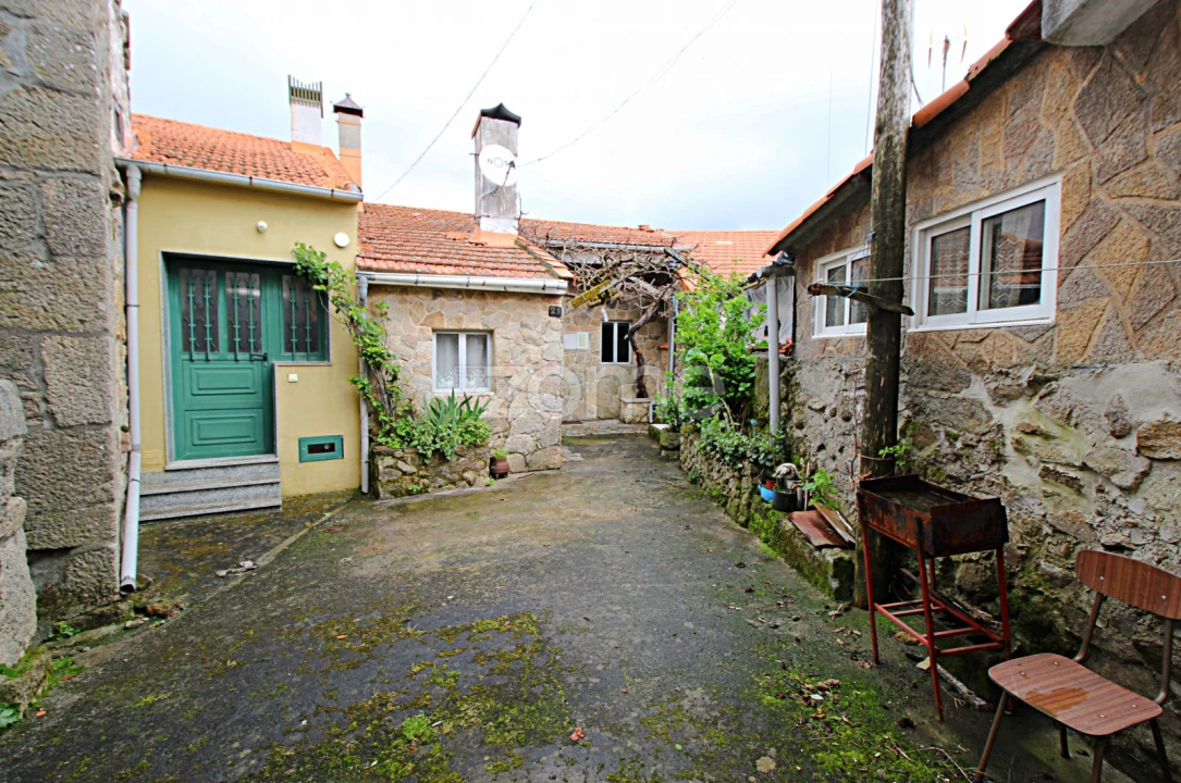 Moradia T2 para Venda em Tourem Foto 3