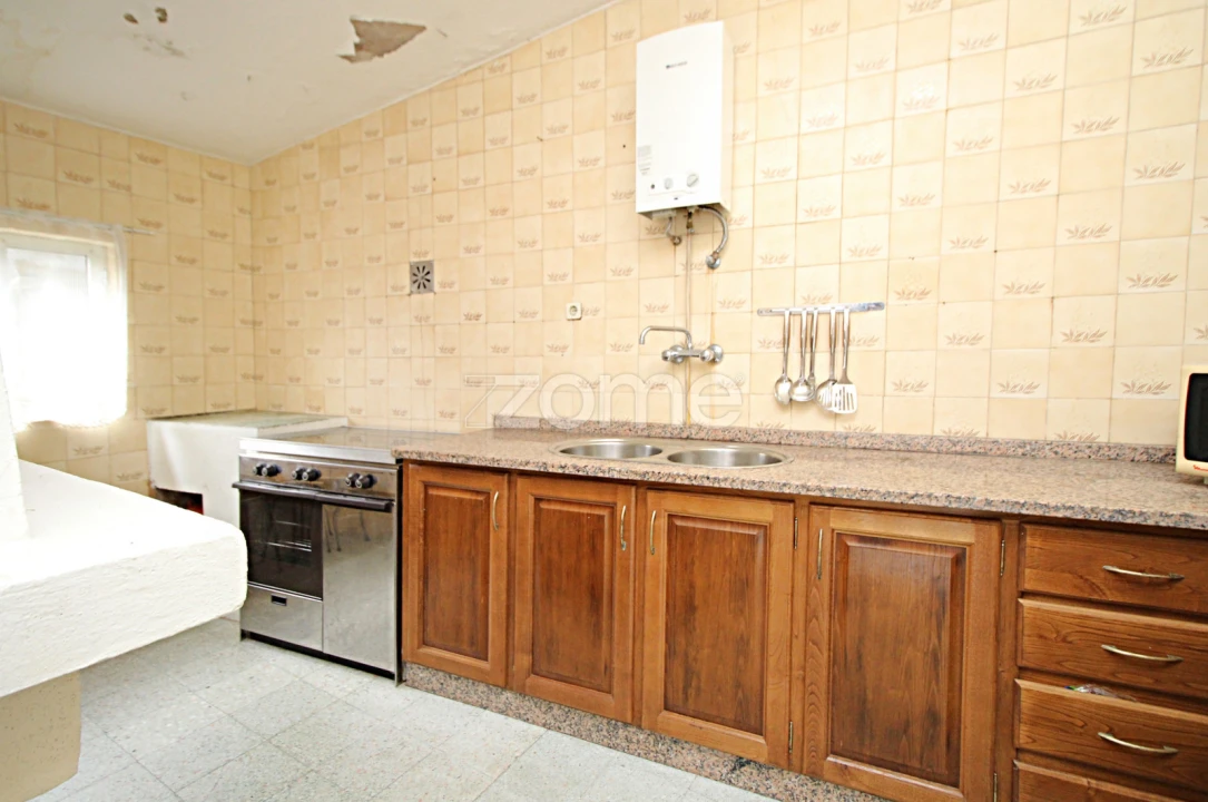 Moradia T2 para Venda em Tourem Foto 7