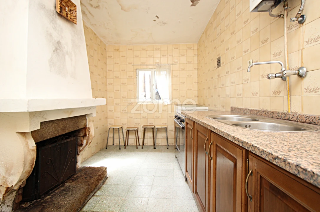 Moradia T2 para Venda em Tourem Foto 8