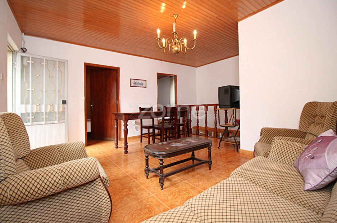 Moradia T2 para Venda em Tourem Foto 12