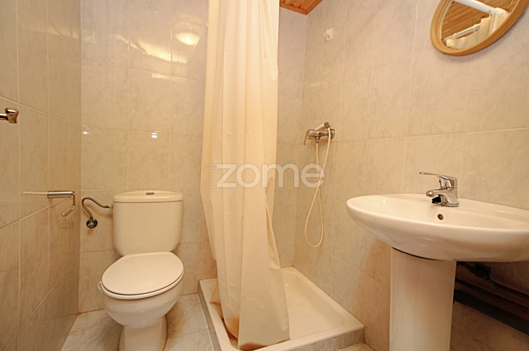 Moradia T2 para Venda em Tourem Foto 23