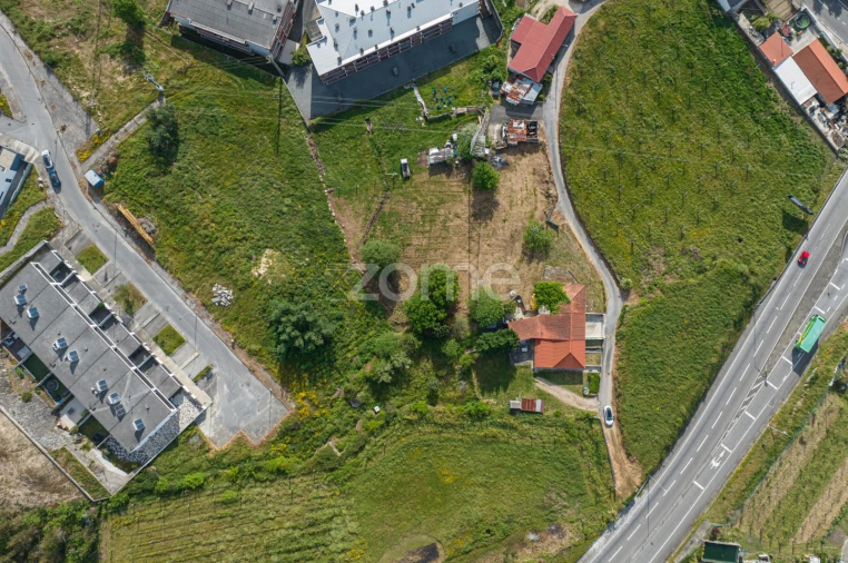 Moradia T1 para Venda em Oliveira (Santa Maria) Foto 12