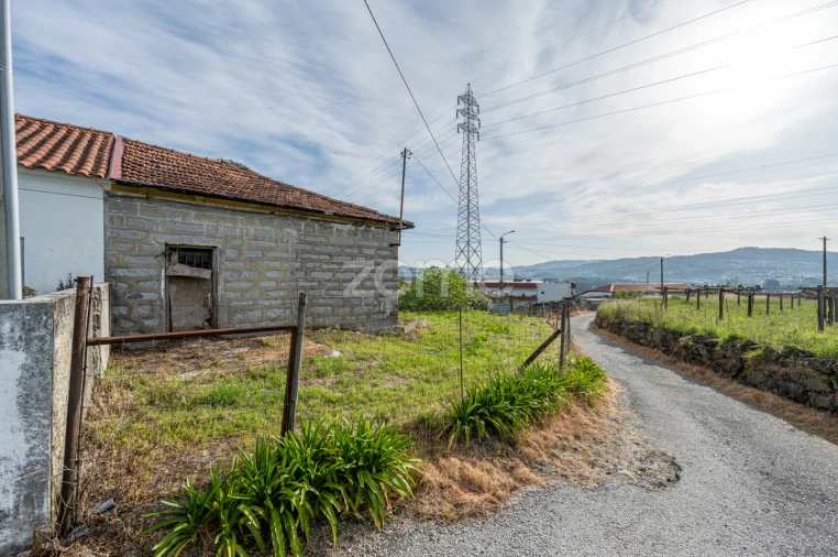 Moradia T1 para Venda em Oliveira (Santa Maria) Foto 8