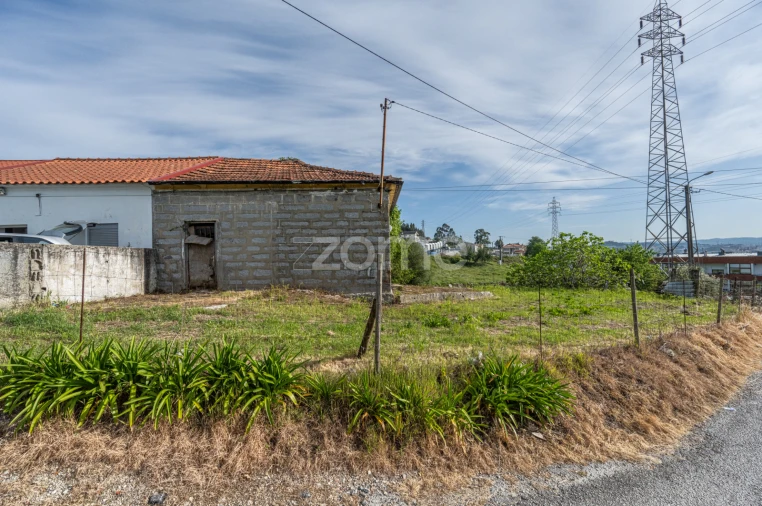 Moradia T1 para Venda em Oliveira (Santa Maria) Foto 10