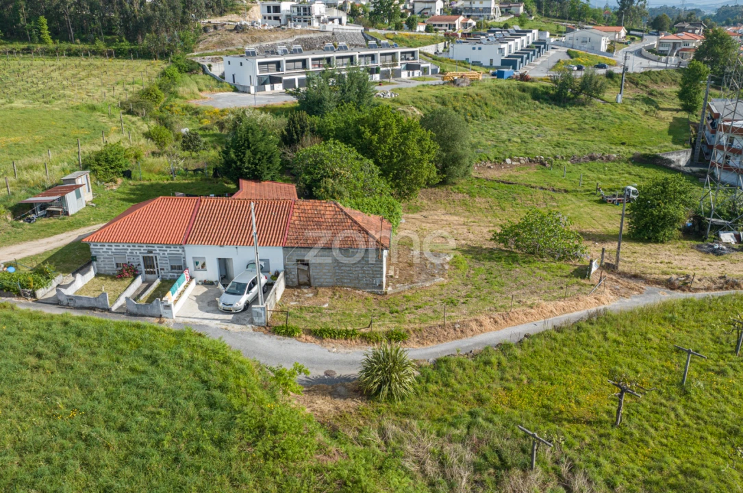 Moradia T1 para Venda em Oliveira (Santa Maria) Foto 6