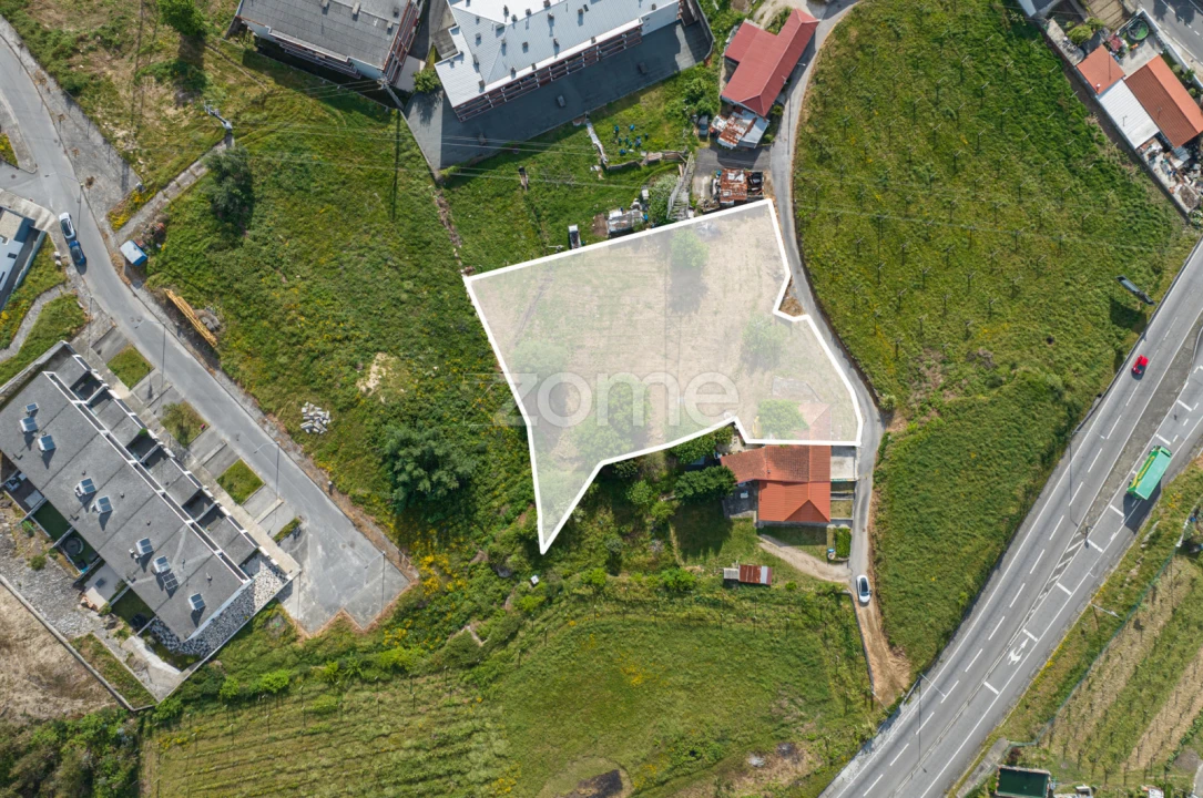 Moradia T1 para Venda em Oliveira (Santa Maria) Foto 3