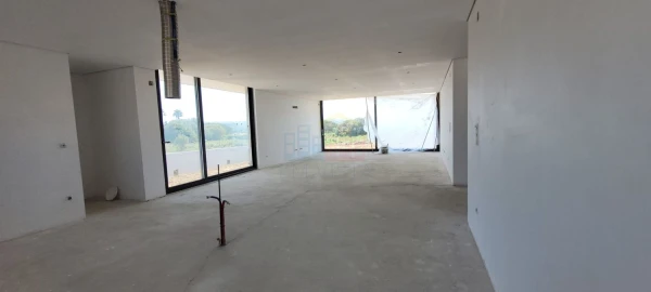 Moradia T4 para Venda em São João das Lampas e Terrugem