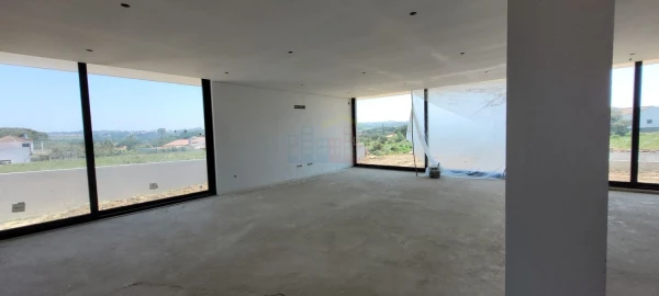 Moradia T4 para Venda em São João das Lampas e Terrugem