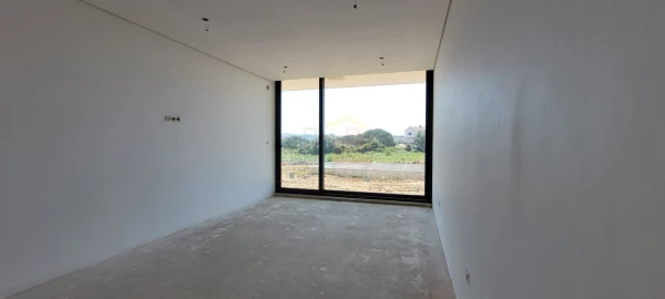 Moradia T4 para Venda em São João das Lampas e Terrugem