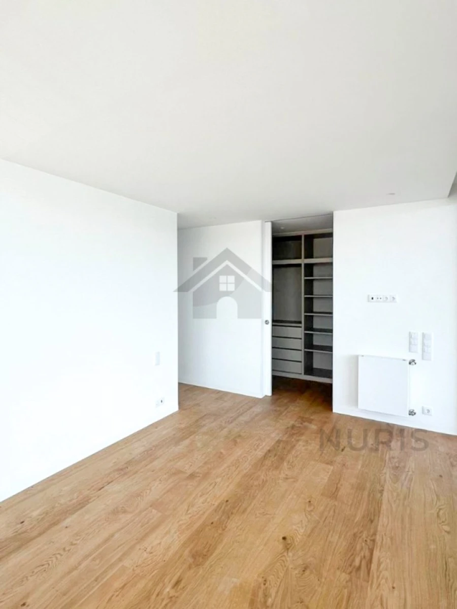 Apartamento T4 para Venda em Lordelo do Ouro e Massarelos Foto 18