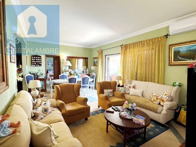 Moradia T4 para Venda em Albufeira e Olhos de Água Foto 1