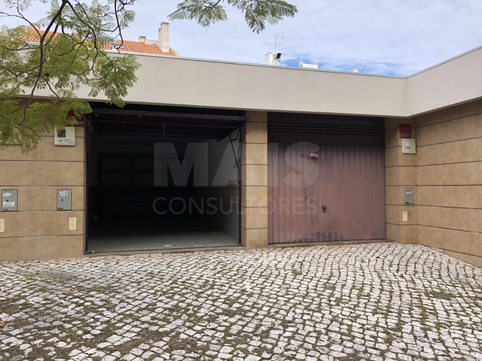 Garagem para Venda em Póvoa de Santa Iria e Forte da Casa Foto 2