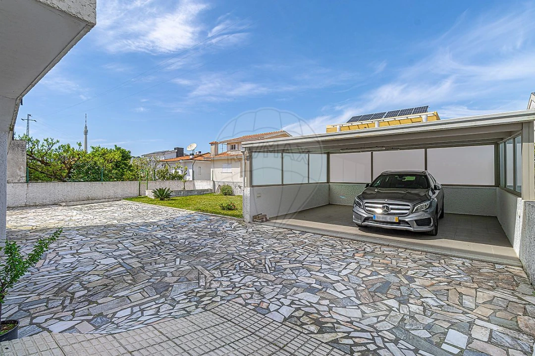 Moradia T4 para Venda em Oliveira do Douro Foto 40