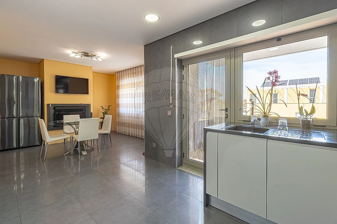 Moradia T4 para Venda em Oliveira do Douro Foto 10