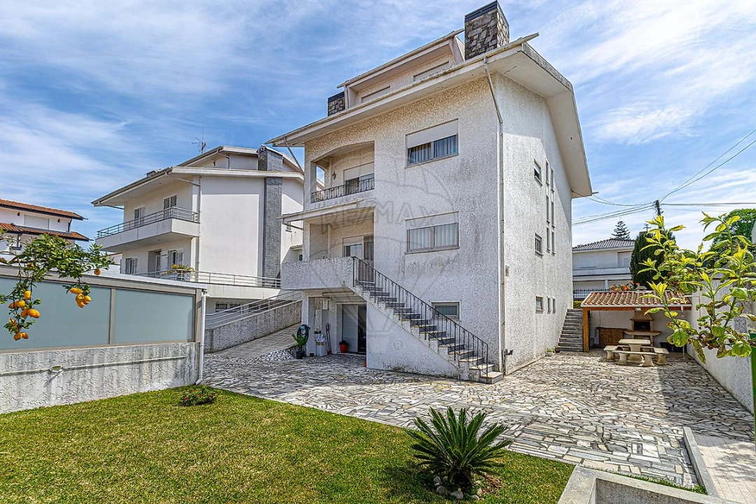 Moradia T4 para Venda em Oliveira do Douro Foto 44