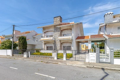 Moradia T4 para Venda em Oliveira do Douro
